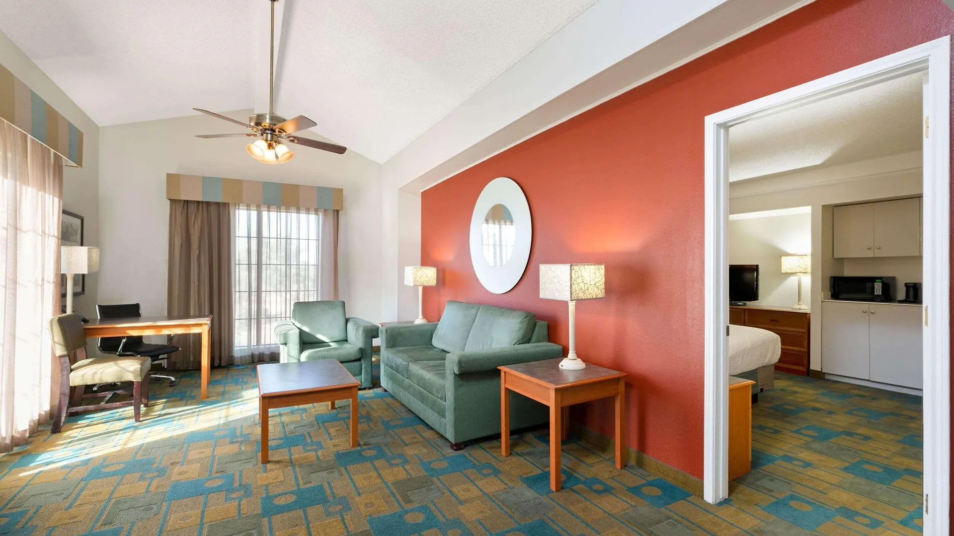 La Quinta Inn By Wyndham Phoenix Sky Harbor Airport Tempe Hotel