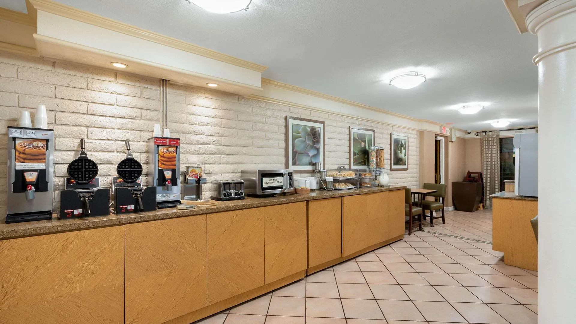 La Quinta Inn By Wyndham Phoenix Sky Harbor Airport Tempe Hotel